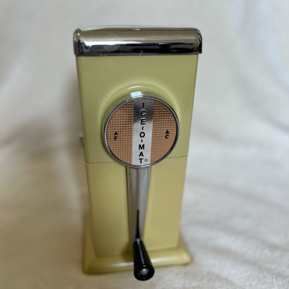 Vintage Ice O Mat 1950's Retro Kitchen Ice Crusher (Hand Crank with Wall Hanger)